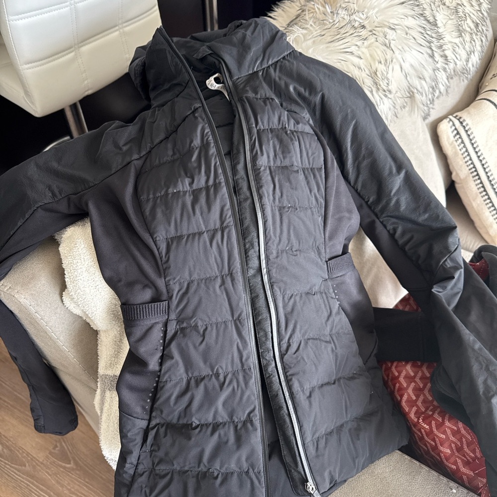 Lululemon Women’s Black Hooded Nylon-Blend Jacket Size 4
